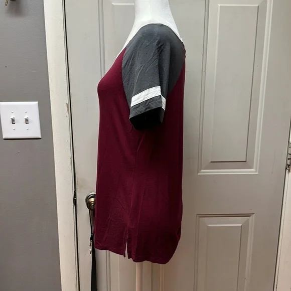 Maurice’s short sleeve 24/7 top. Size medium - Picture 2 of 4